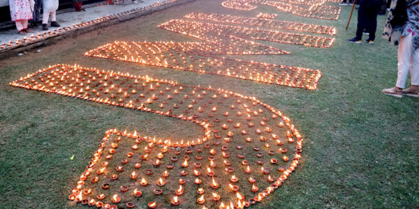 5000 Diyas Lighting The Way